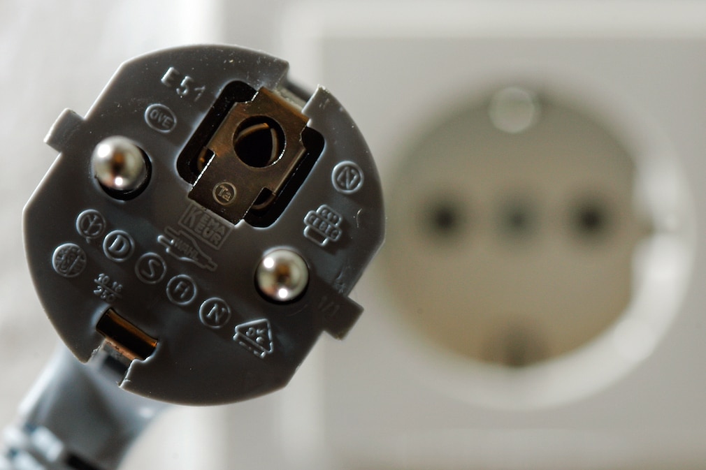 Schuko-Steckdose mit Stecker