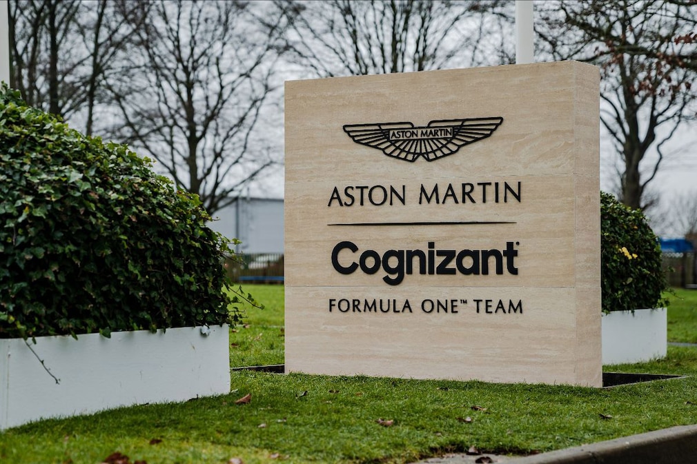 Vettel erstmals im Dienst bei bei Aston Martin