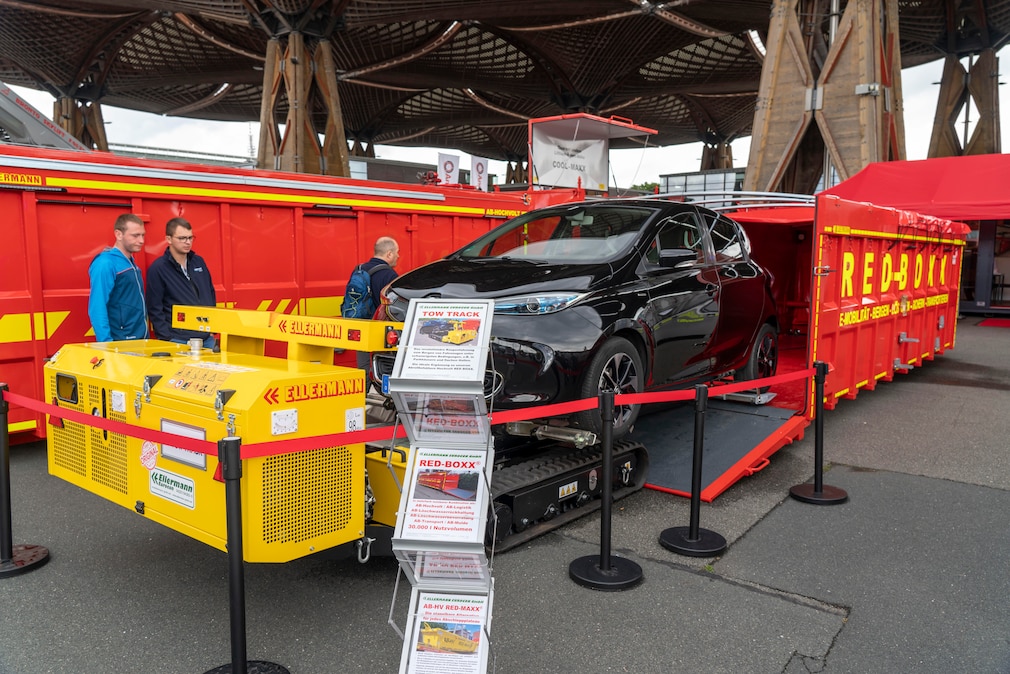 Container zum Transport eines brandgefährdeten E-Autos