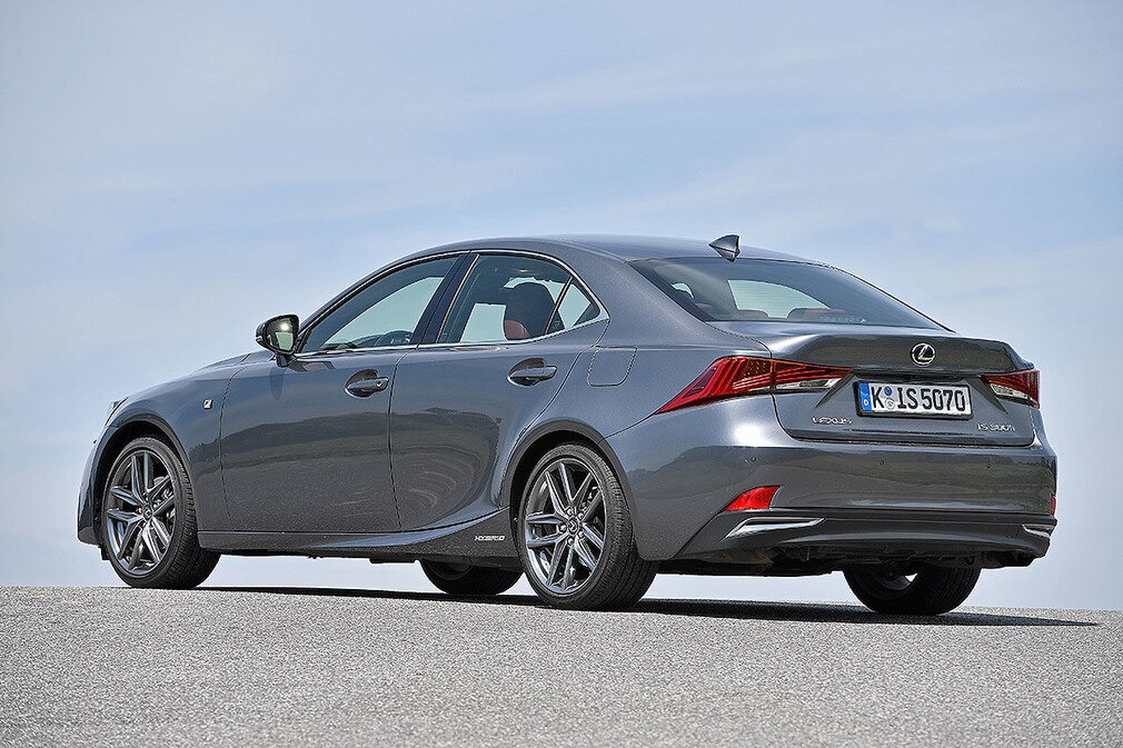 Lexus IS 300h