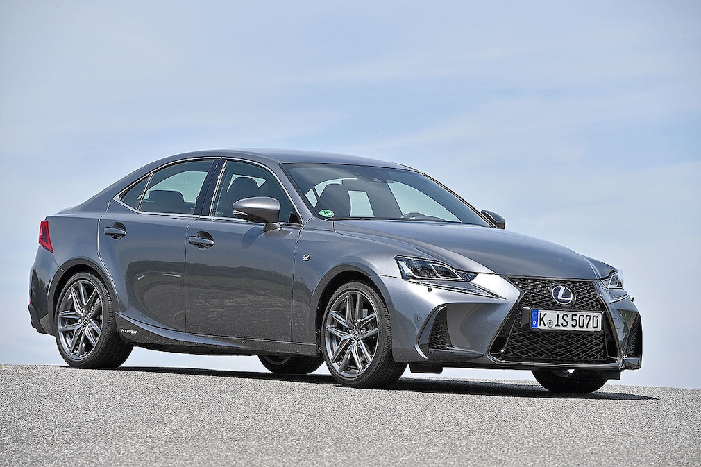 Lexus IS 300h