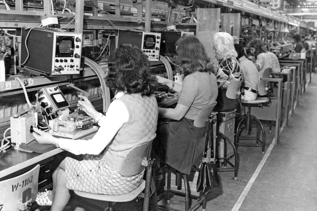 Autoradioherstellung 1974