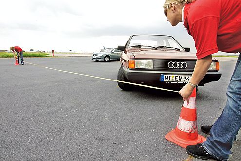 Bald ein Oldie: David Suckau jagd seinen Audi 80 durch die Teststationen.