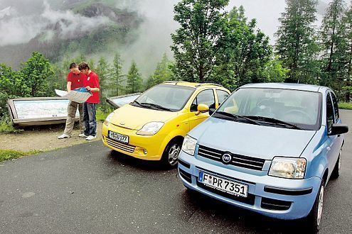 Zur Überbrückung gibt sich der Fiat auch mit Benzin zufrieden.
