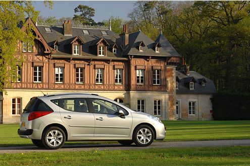 Peugeot 207 SW: 185 km/h Spitze, von 0 auf 100 in 11,8 Sekunden.