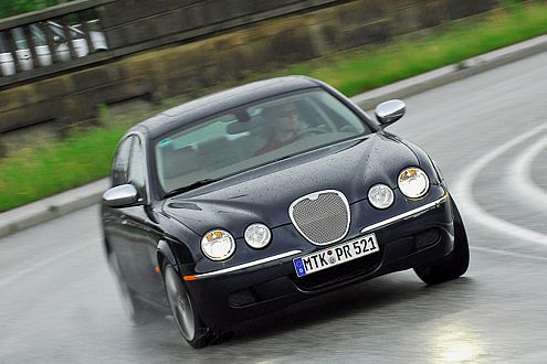 Vier-Augen-Gesicht: Wie Mercedes wird sich auch Jaguar davon trennen.