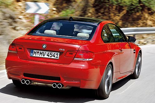 Zweimal zwei Endrohre: Der Auspuff ist der deutlichste Leistungs-Hinweis.