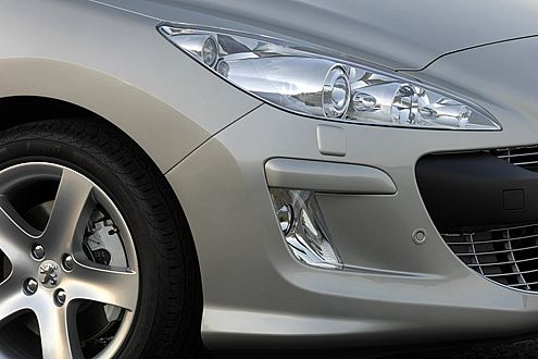 Prägnante Schnauze: Die großen Scheinwerfer schauen grimmig drein.