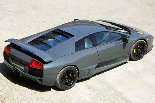 In Parkstellung wirkt der graue Murciélago wie ein Kampfjet.