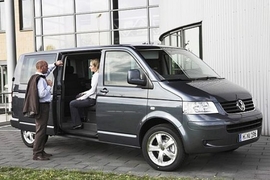 VW Multivan mit langem Radstand