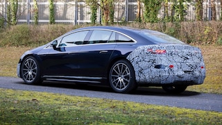 Der Mercedes EQS verliert an Tarnung - neue Bilder