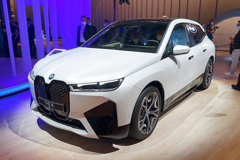 BMW iX