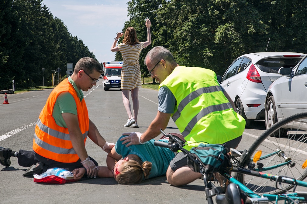 Erste Hilfe beim Fahrradunfall (Dooring)