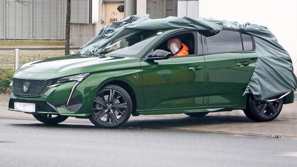 Neuer Peugeot 308 ohne Tarnung erwischt