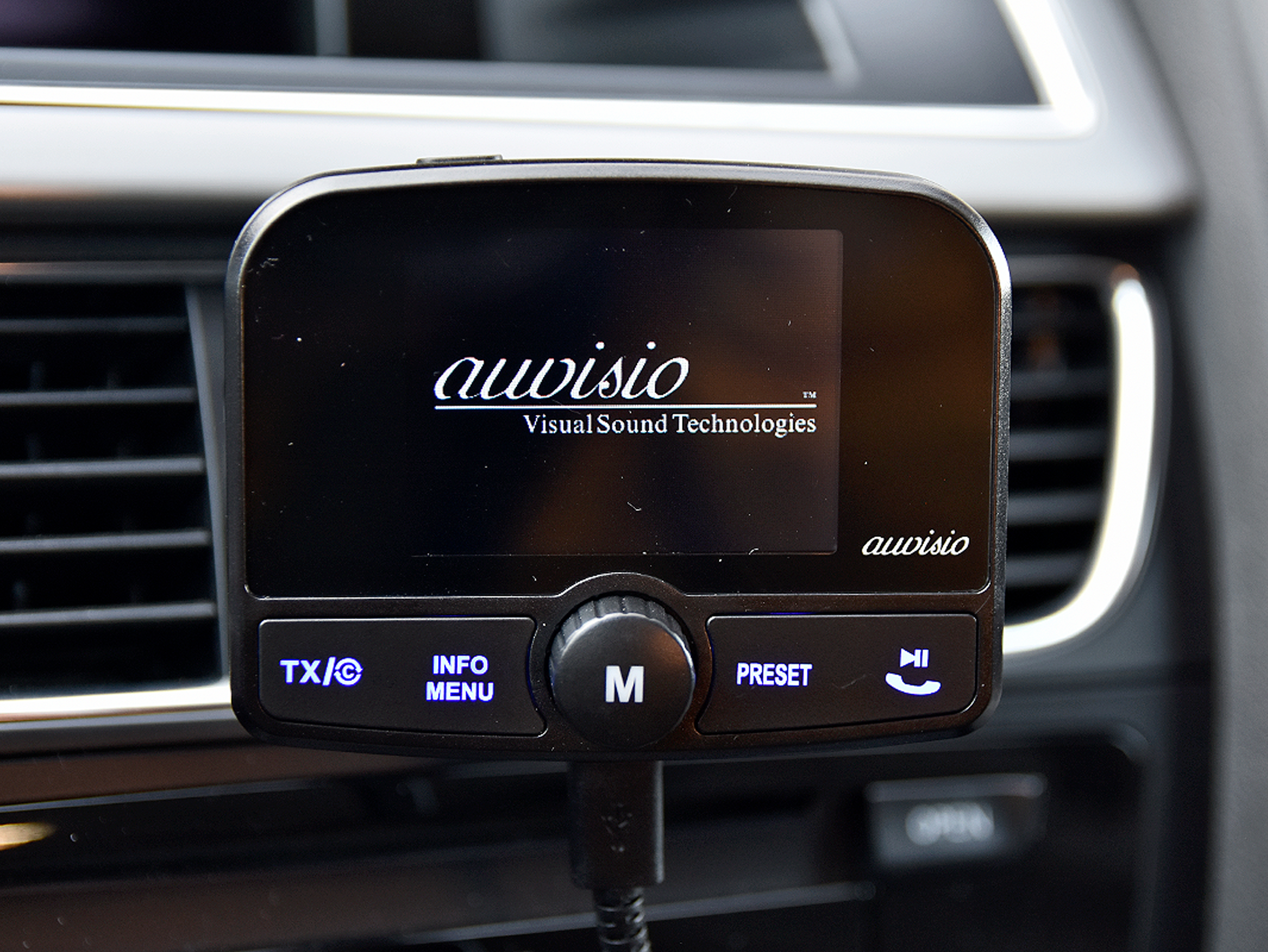 auvisio DAB+/DAB-Empfänger, FM-Transmitter, Bluetooth, Freisprecher, MP3,  USB