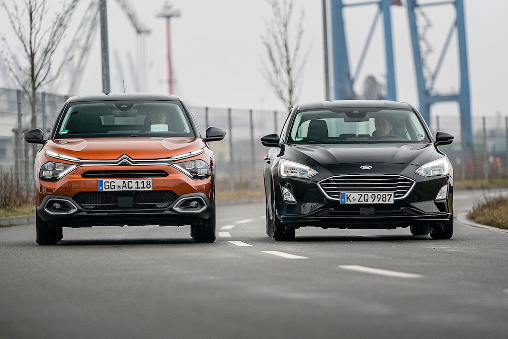 CITROËN C4 PureTech 130 Ford Focus 1.0 Ecoboost MHEV