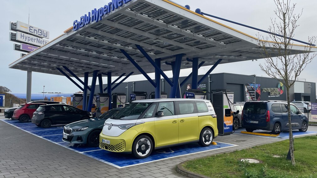 EnBW-Ladepark in Bispingen (Montage)