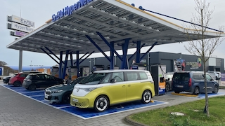 EnBW-Ladepark in Bispingen (Montage)