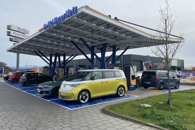 Inbetriebnahme eines Superschnell-Ladeparks