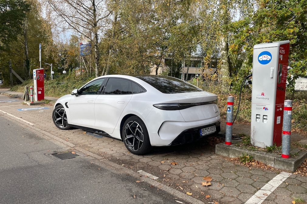 Öffentliches Laden in Hamburg zu 0,49 Euro pro kWh