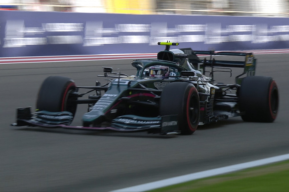Verstappen gewinnt Trainingsauftakt