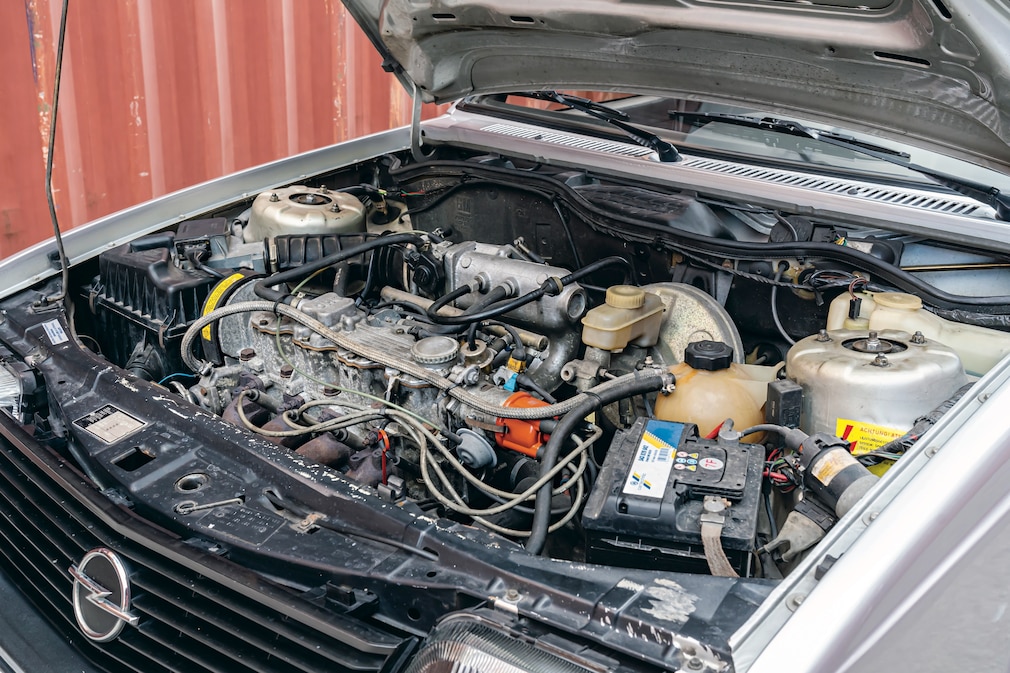 Motor des Opel Ascona C SR/E