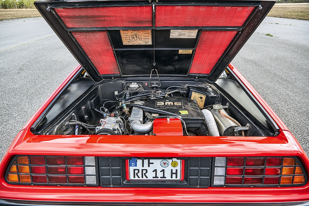 DeLorean DMC-12