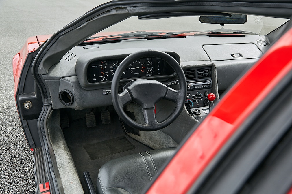 DeLorean DMC-12
