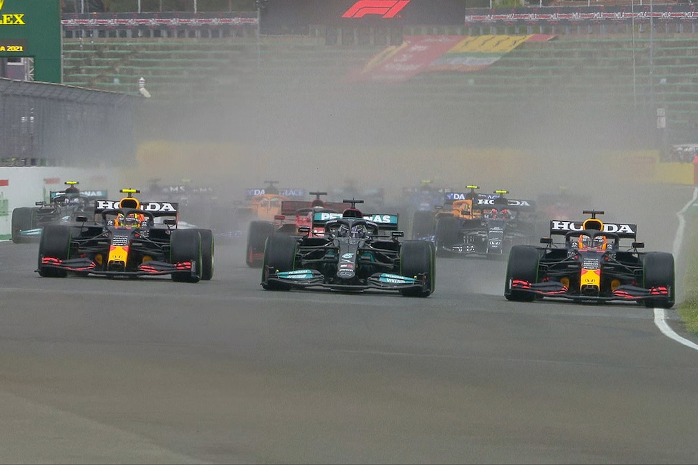 Verstappen gewinnt nach Hamilton-Fehler