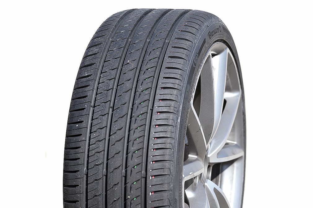 Sportreifen Sommer 235/35 R 19 - Barum Bravuris 5HM