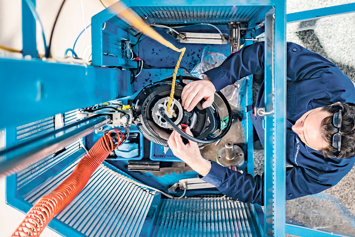 Helmtest TÜV