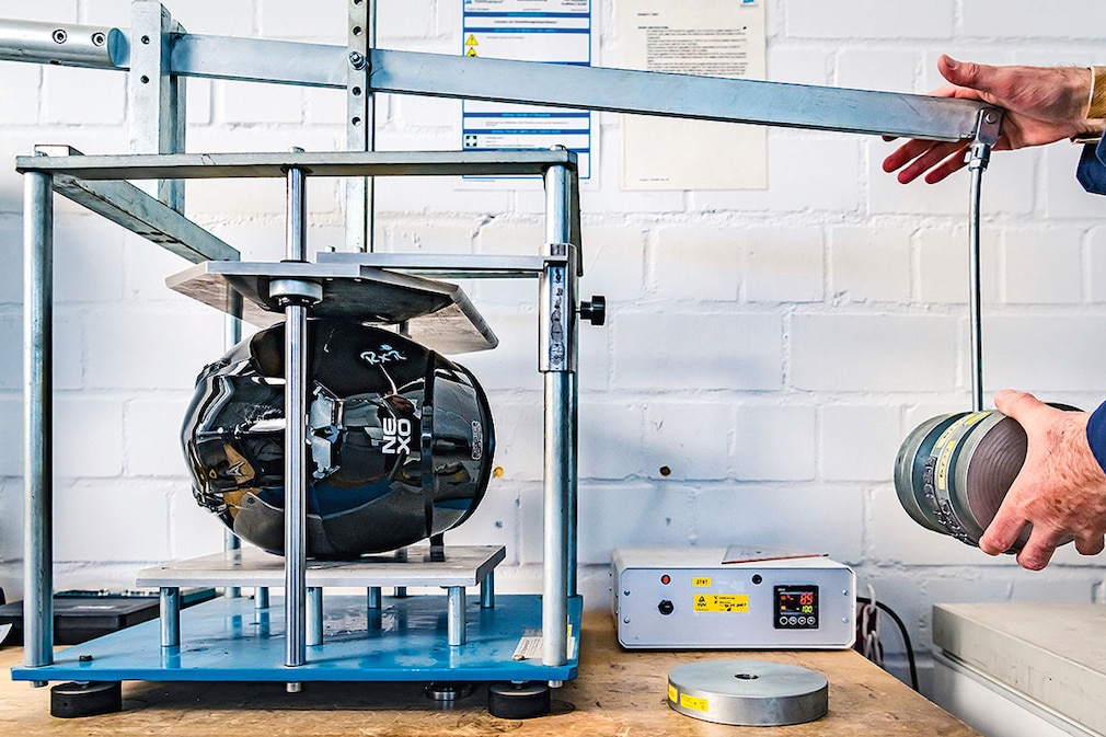 Helmtest TÜV