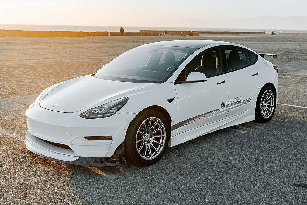 Tesla Model 3 von Unplugged Performance