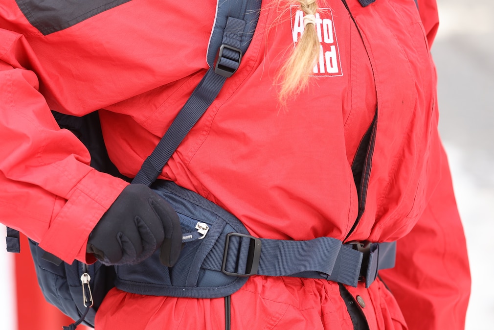 Hüftgurt vom Deuter mit Griff an die Reißverschluss-Tasche