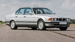 BMW 750i (E32)