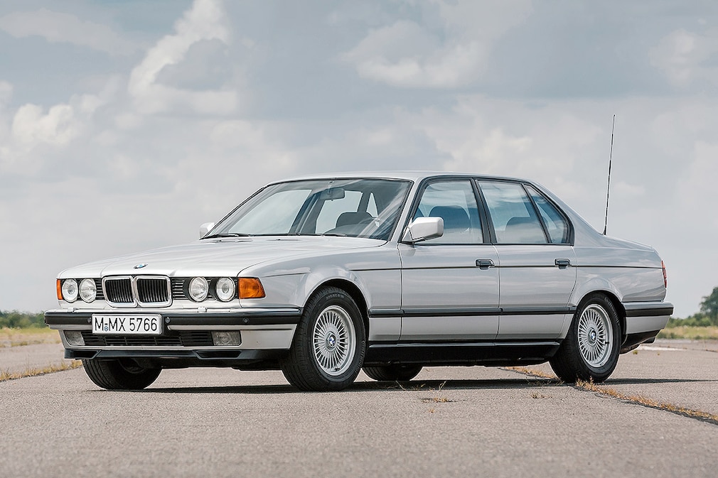 BMW 750i (E32)