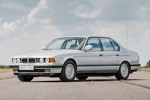 BMW 750i (E32)