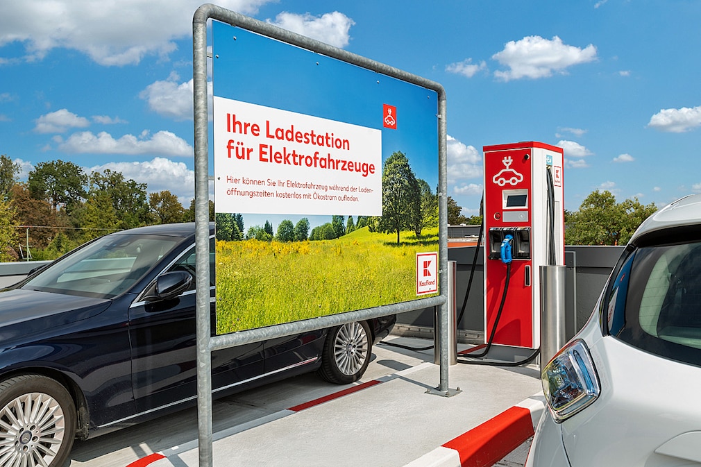 Kaufland eröffnet 100. Schnellladestation für Elektroautos