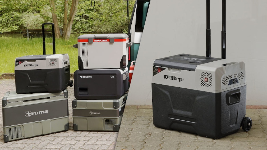 Ansicht verschiedener Kompressor-Boxen auf gepflastertem Untergrund