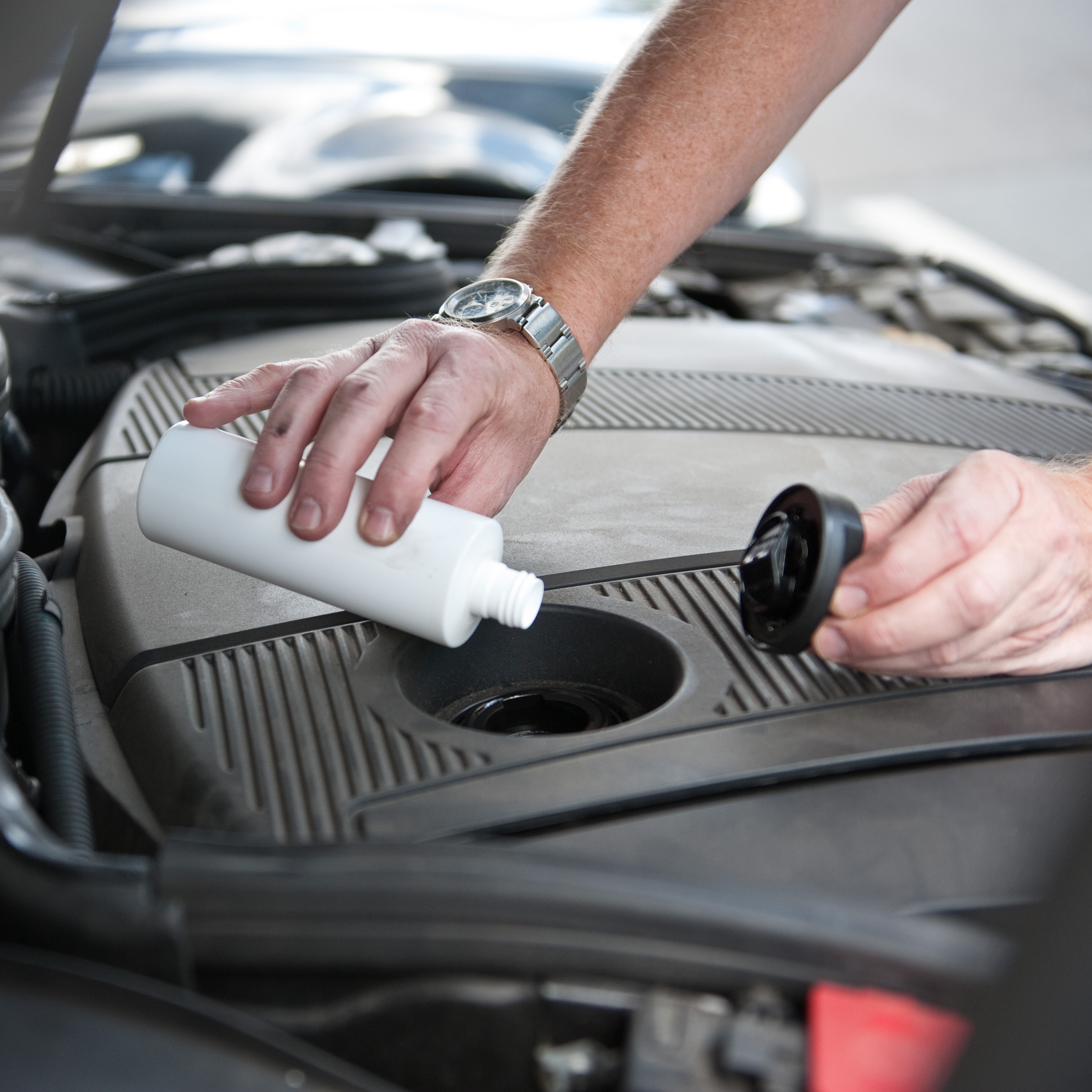 Additive beim Auto: Was bringen die Zusätze für Sprit und Motoröl