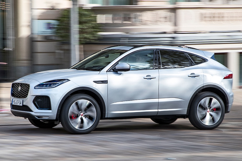 Jaguar E-Pace P300e