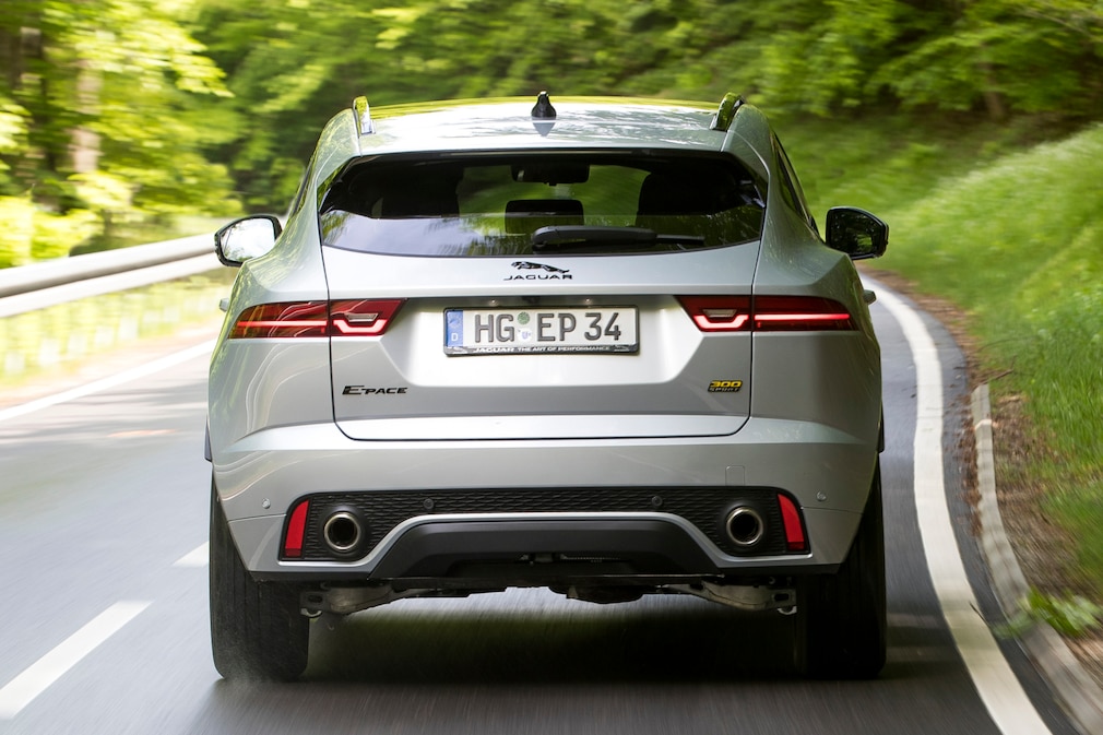 Jaguar E-Pace P300e