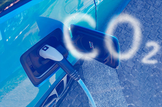 Elektroauto mit CO2 Wolke Montage Elektroauto mit CO2 Wolke Montage