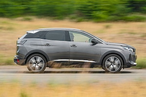 Peugeot 3008 Hybrid4 300