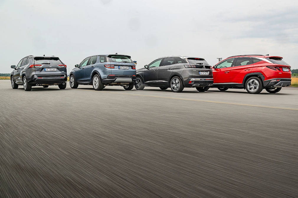 Peugeot 3008 Hybrid4 300 Land Rover Discovery Sport Toyota RAV4 Hyundai Tucson