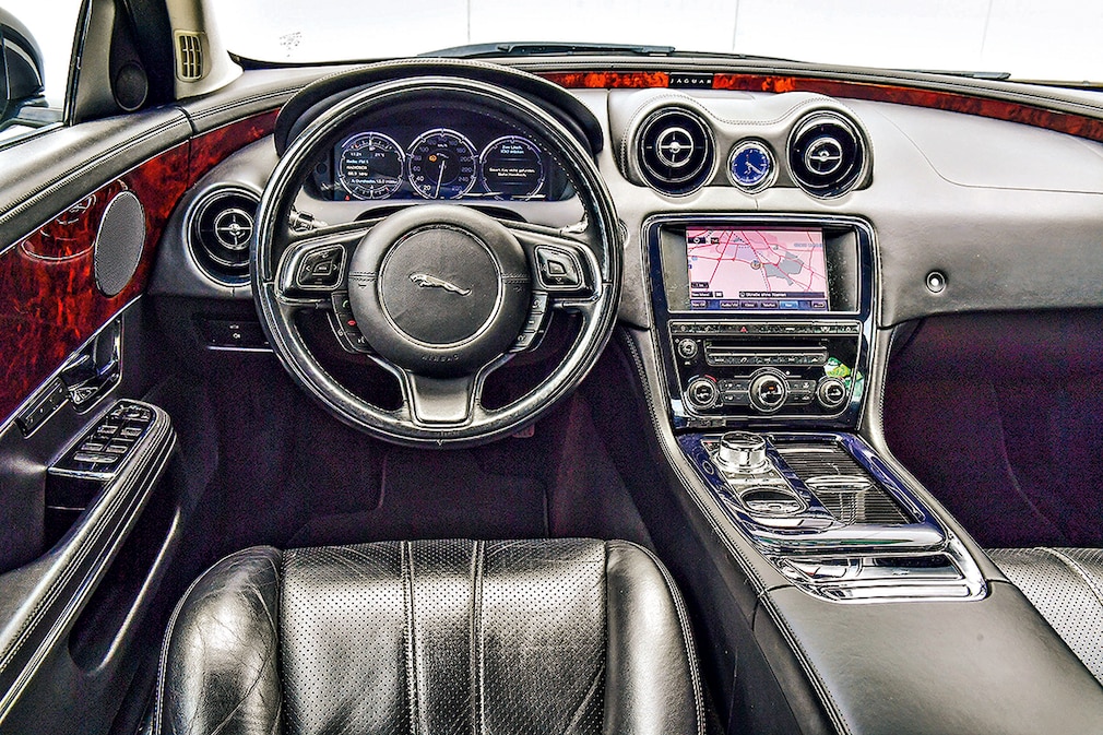 Jaguar XJ