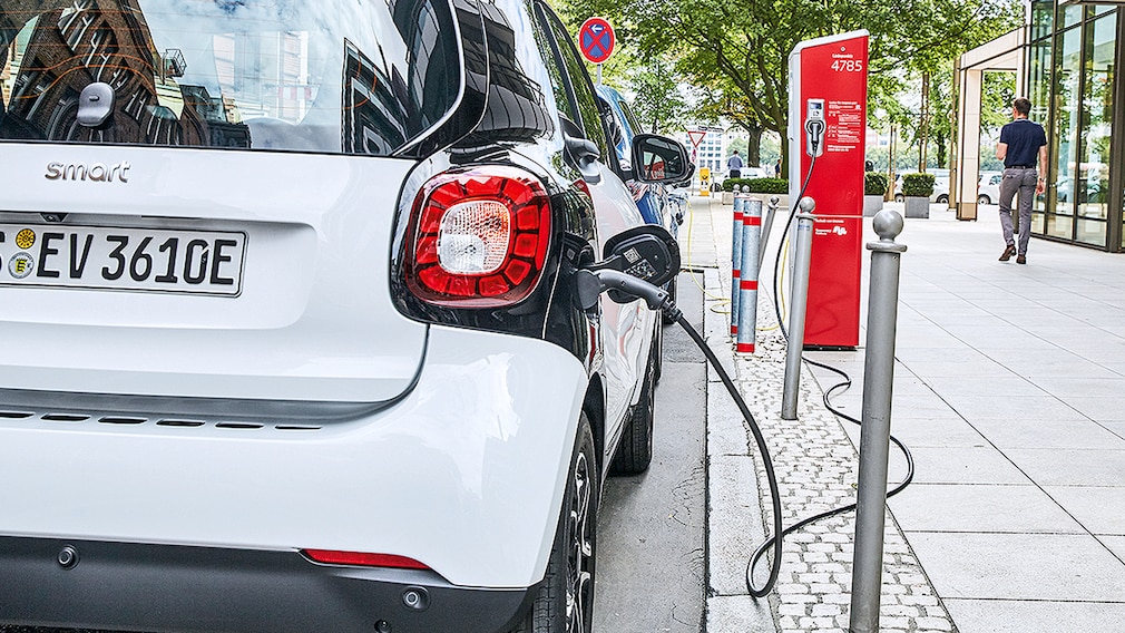 Smart EQ fortwo an der Ladesäule