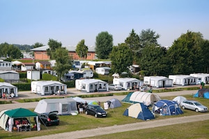 Die 10 spektakulärsten Campingplätze Deutschlands - Camping Erholungszentrum Grav Insel