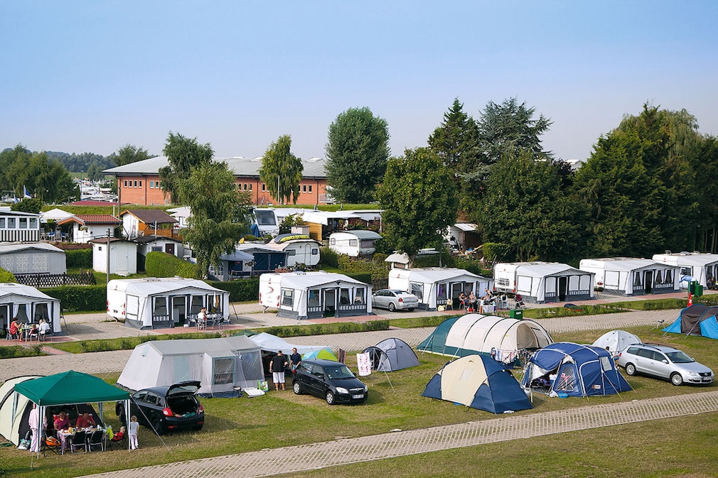 Die 10 spektakulärsten Campingplätze Deutschlands - Camping Erholungszentrum Grav Insel