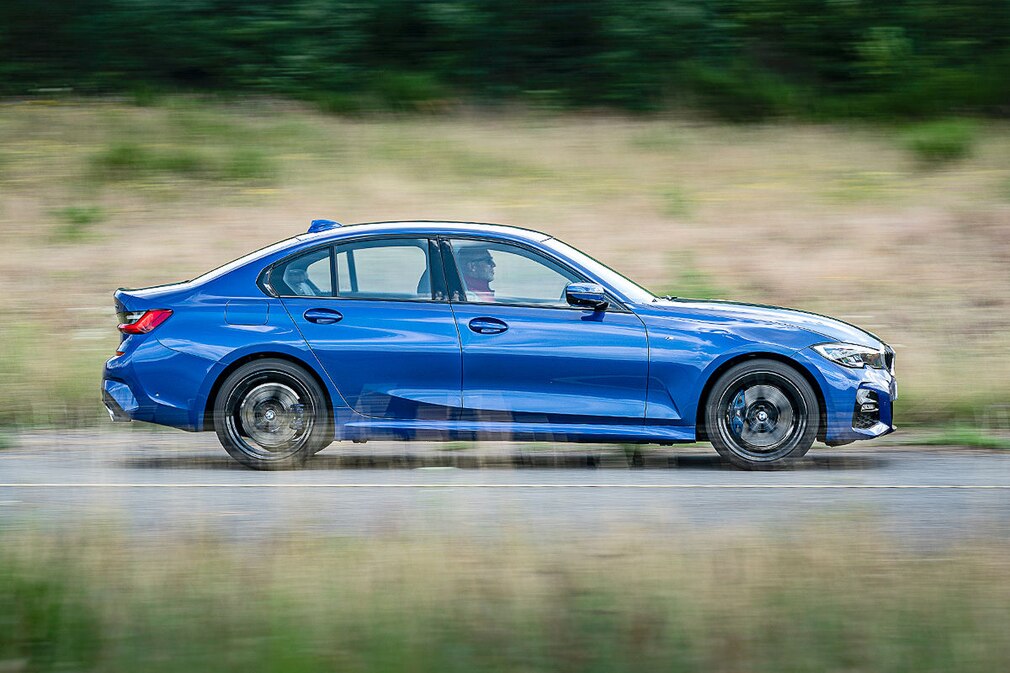 Mercedes C 300 4Matic gegen BMW 330i xDrive TestVergleich AUTO BILD